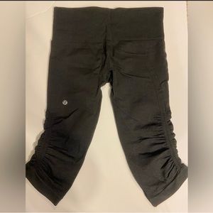 Lululemon In the Flow Crop legging black sz 6 EUC
